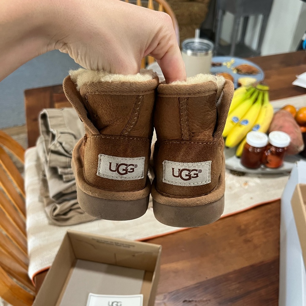 Toddler size 6 UGGs